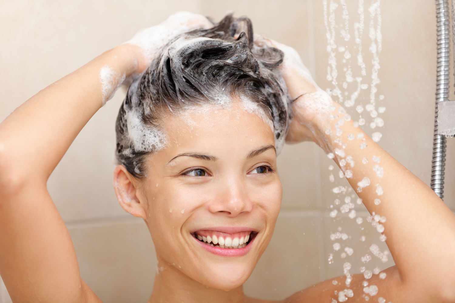 6 Natural Shampoos to Banish Dandruff